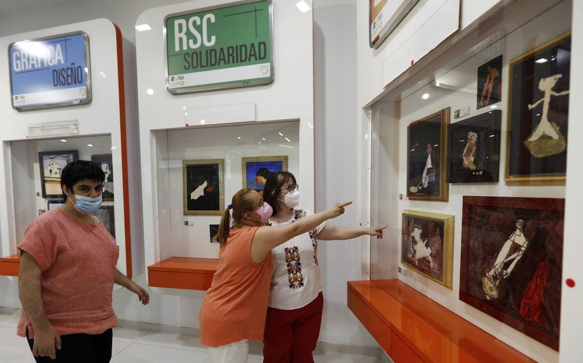 La exposición de Down Córdoba en el centro comercial La Sierra, en imágenes