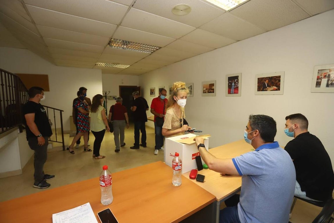 La votación de las primarias del PSOE de Andalucía en Córdoba, en imágenes