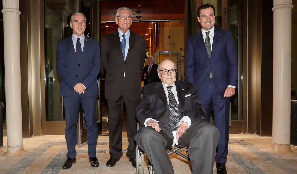 Manuel Clavero Arévalo, una vida en imágenes