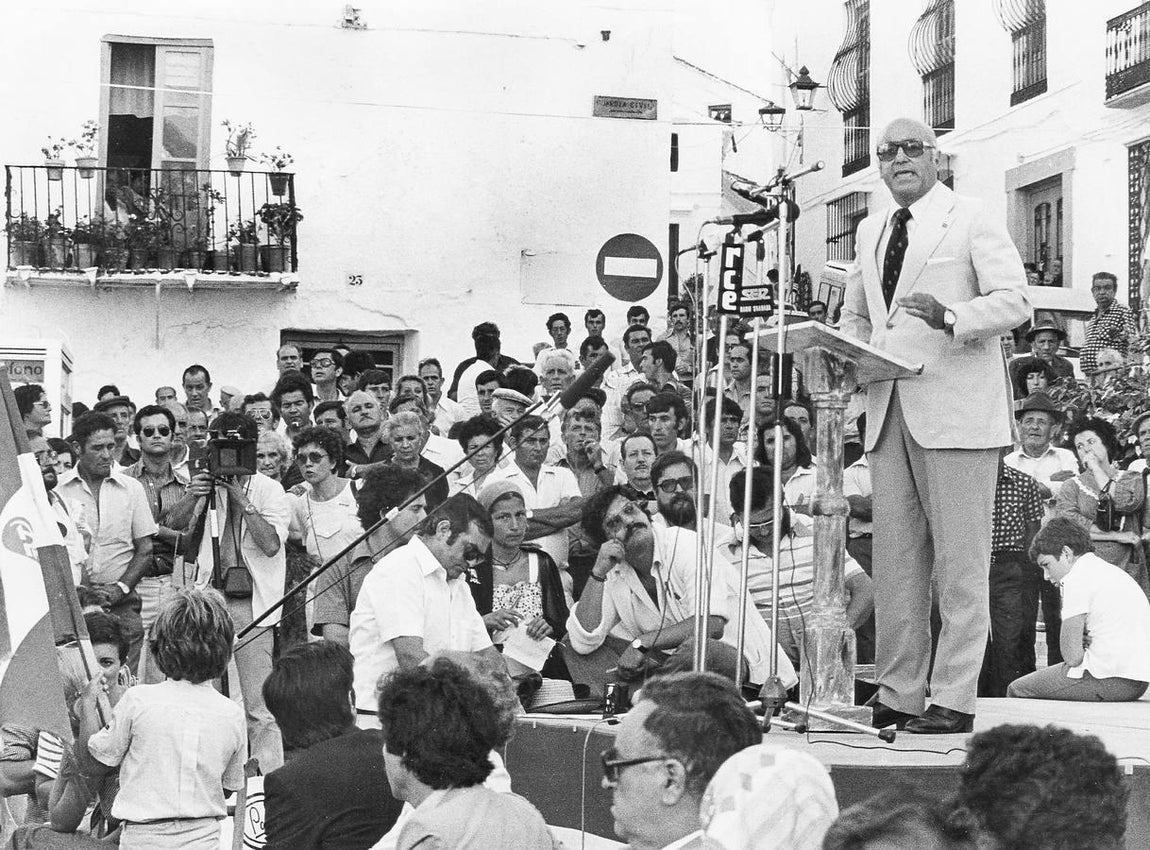 Manuel Clavero Arévalo, una vida en imágenes