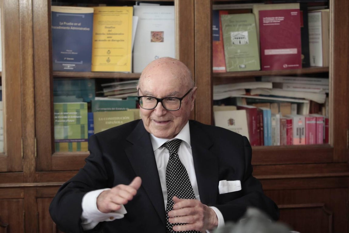 Manuel Clavero Arévalo, una vida en imágenes