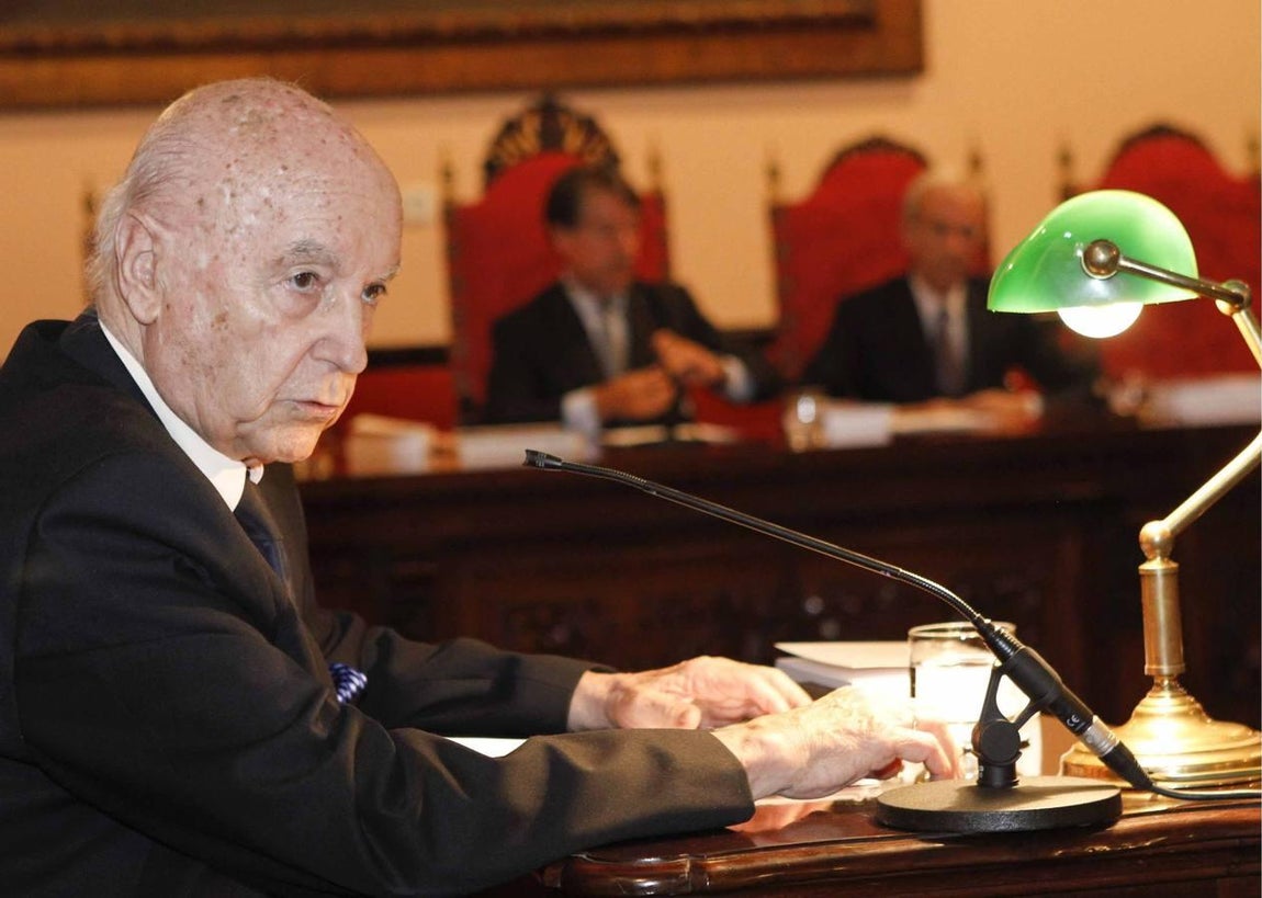 Manuel Clavero Arévalo, una vida en imágenes