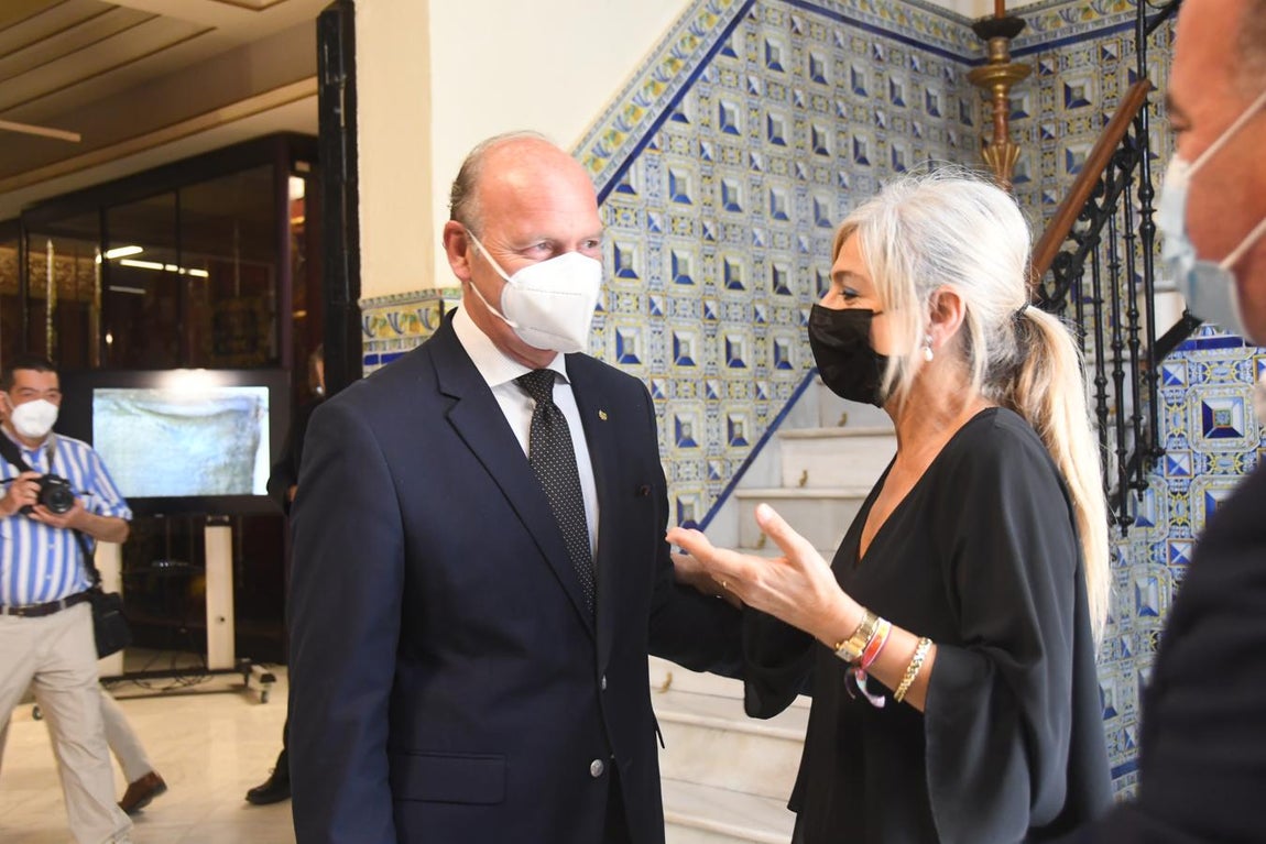 Imágenes de la presentación de la restauración de la pintura de Murillo en el Gran Poder