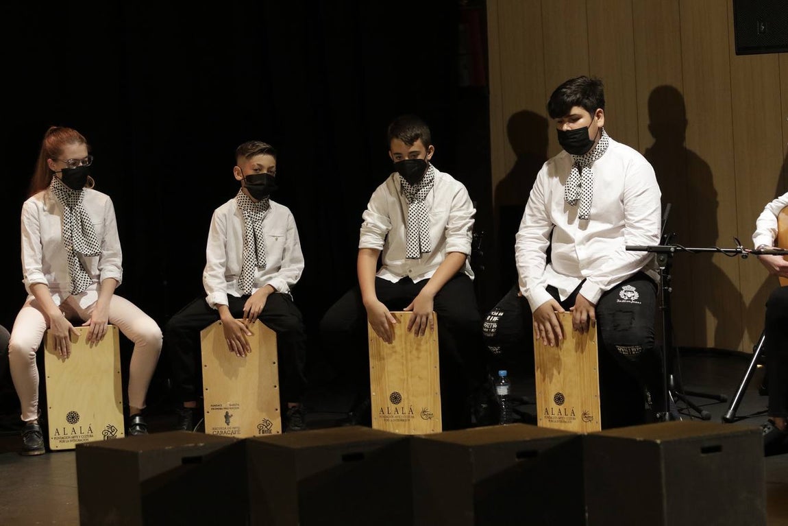 Alumnos de la Escuela de Arte de la Fundación Alalá representando la obra 'El árbol del flamenco'.