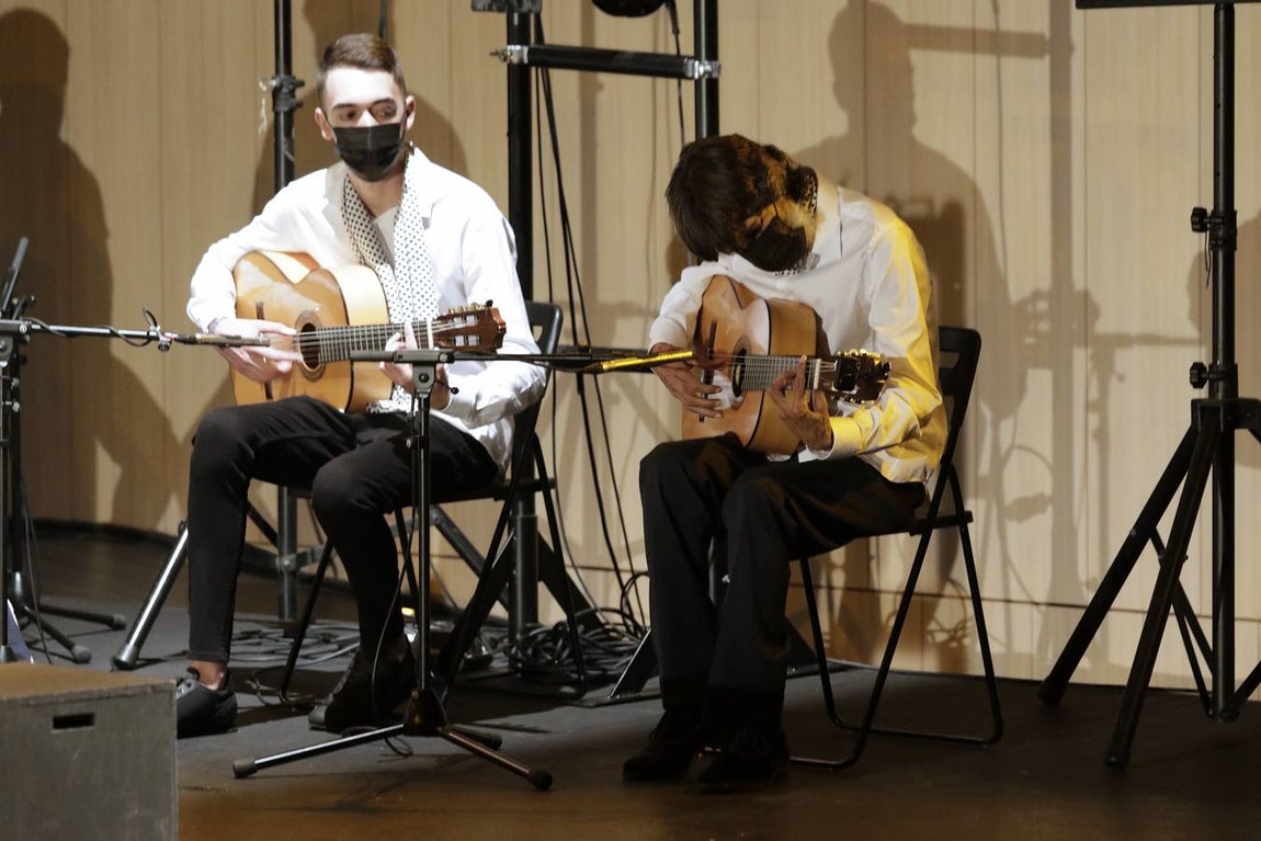 Alumnos de la Escuela de Arte de la Fundación Alalá representando la obra 'El árbol del flamenco'.