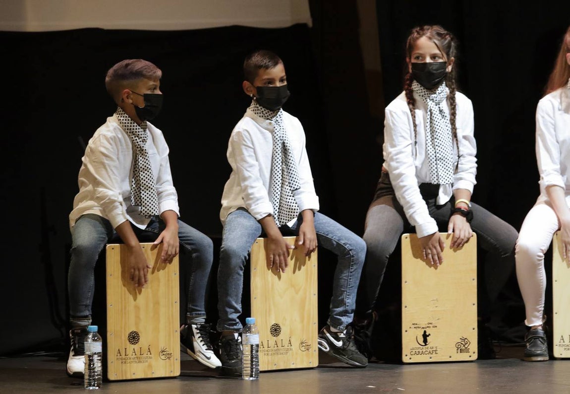 Alumnos de la Escuela de Arte de la Fundación Alalá representando la obra 'El árbol del flamenco'.