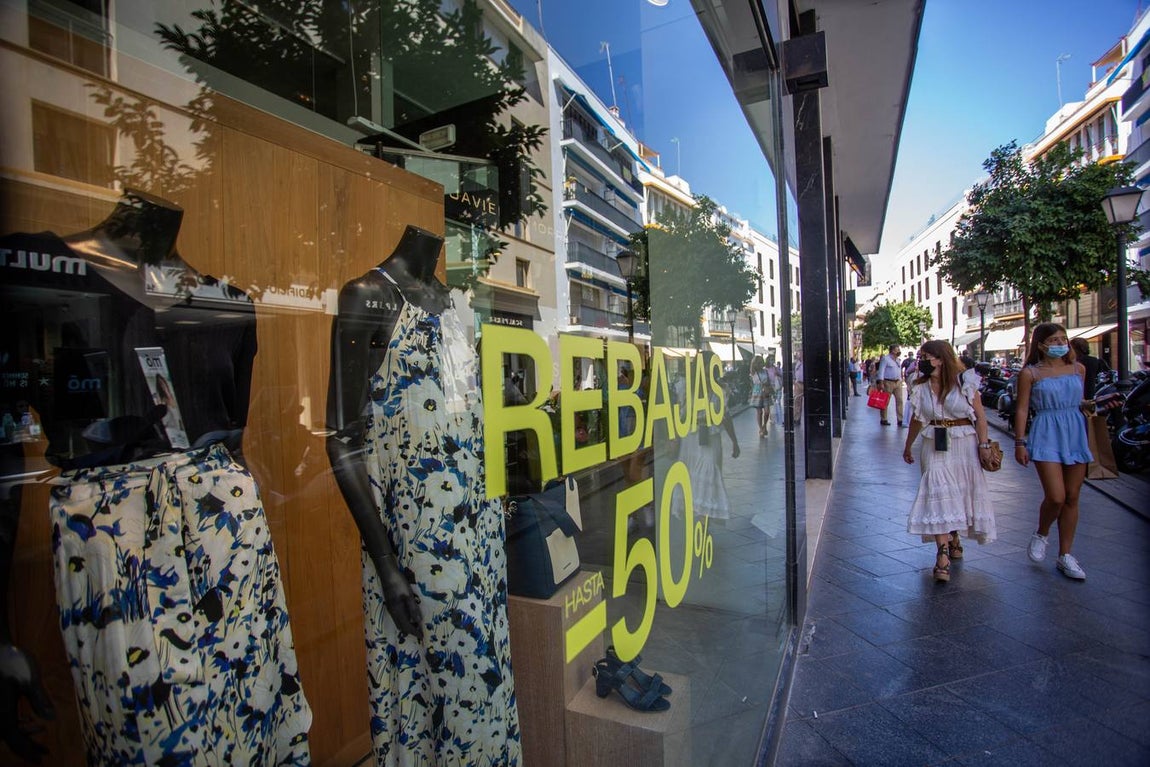 Primer día de rebajas en el centro de Sevilla