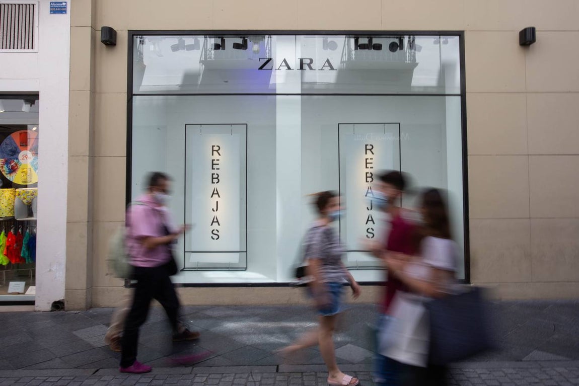 Primer día de rebajas en el centro de Sevilla