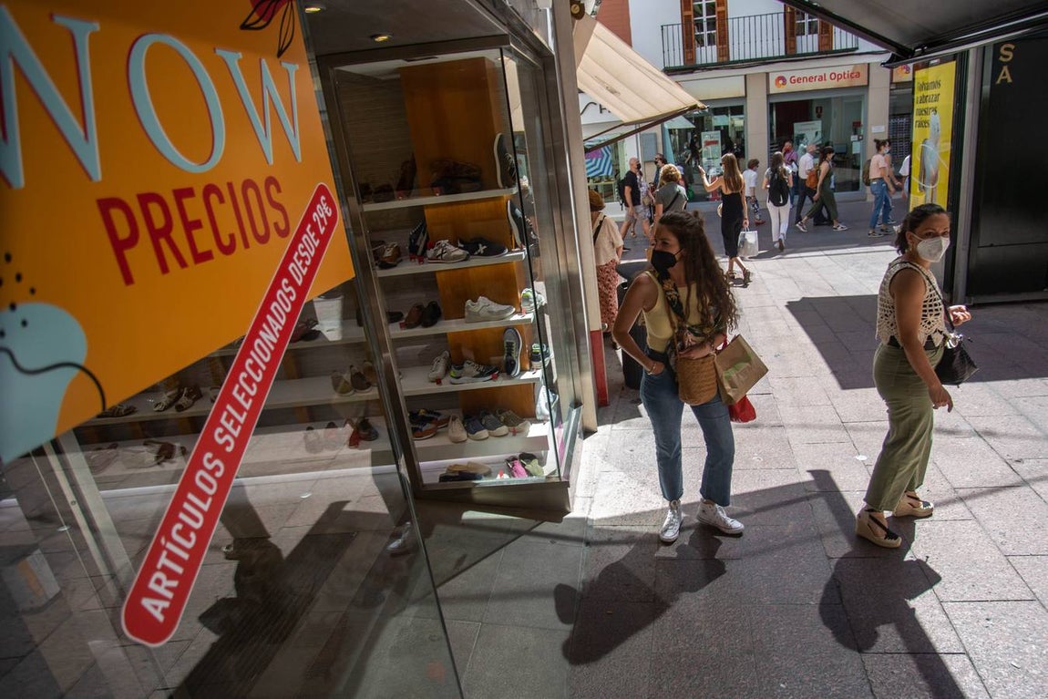 Primer día de rebajas en el centro de Sevilla