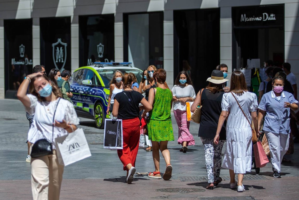 Primer día de rebajas en el centro de Sevilla