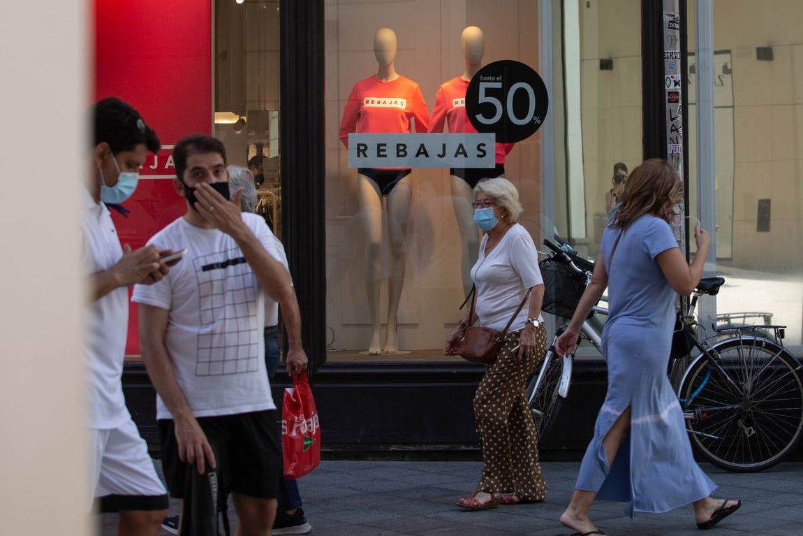 Primer día de rebajas en el centro de Sevilla