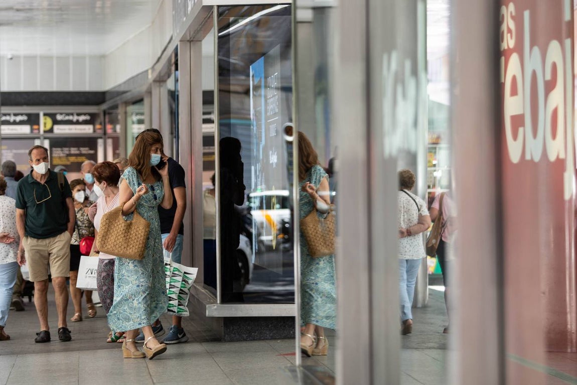 Primer día de rebajas en el centro de Sevilla