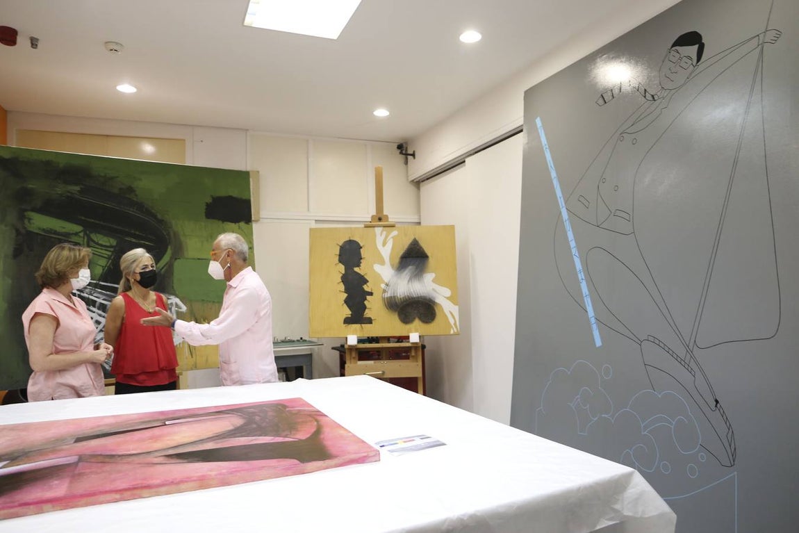 La donación supone la incorporación a la colección permanente de museo de un total de 47 obras. El CAAC inaugurará el 28 de octubre la exposición, 'La Máquina Española. Donación de Pepe Cobo'.