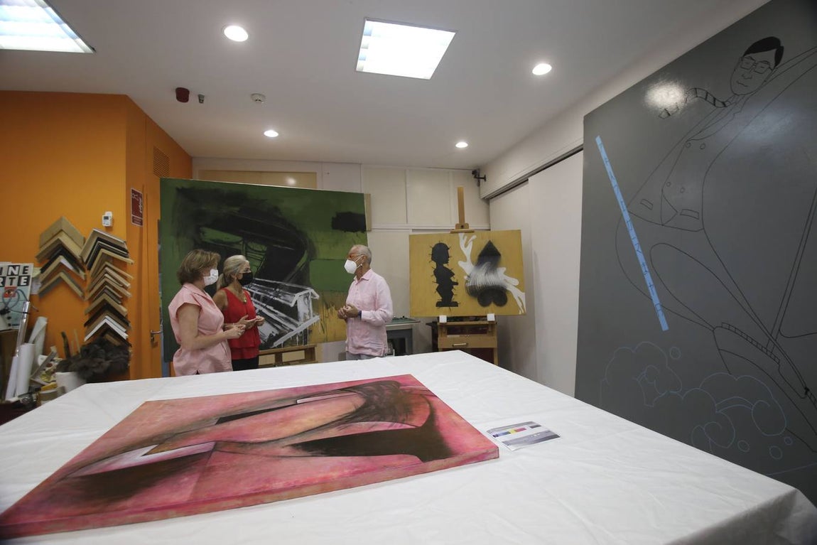 La donación supone la incorporación a la colección permanente de museo de un total de 47 obras. El CAAC inaugurará el 28 de octubre la exposición, 'La Máquina Española. Donación de Pepe Cobo'.