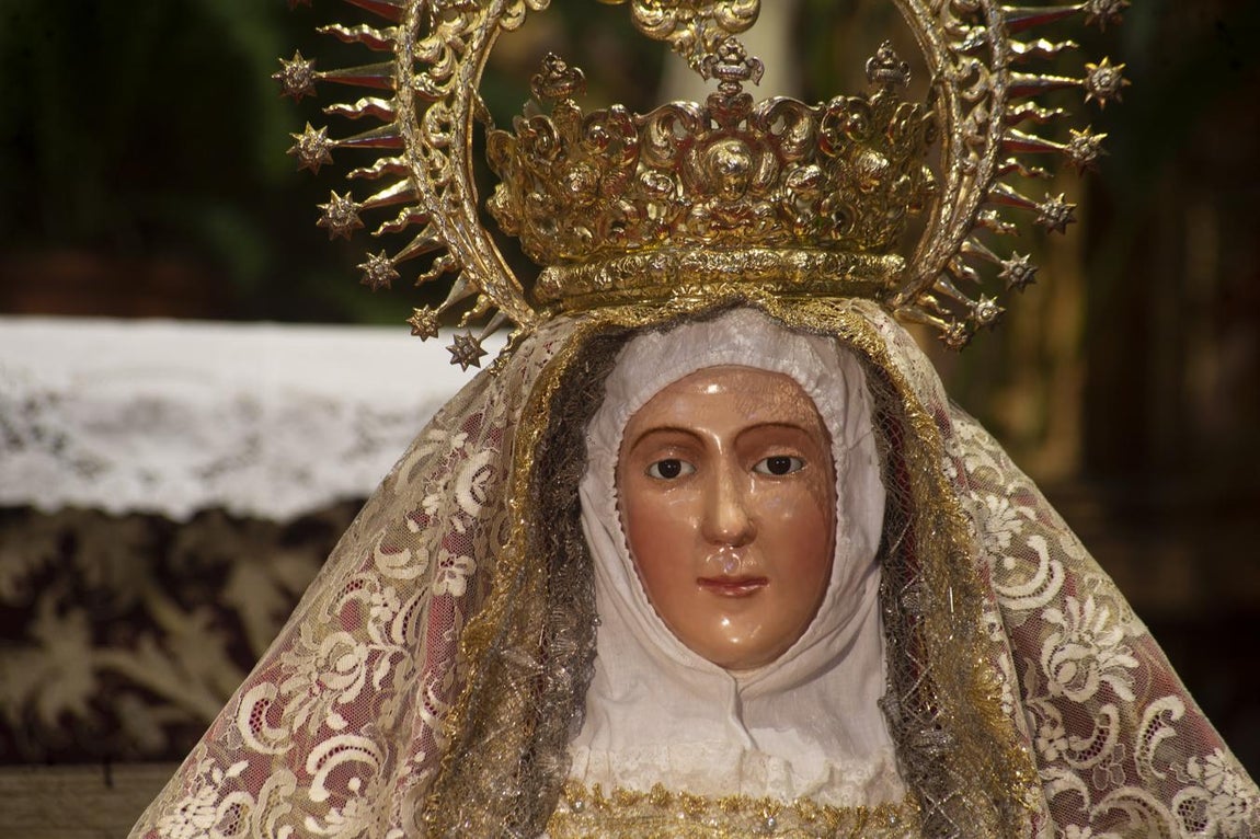 El altar de cultos de señora Santa Ana