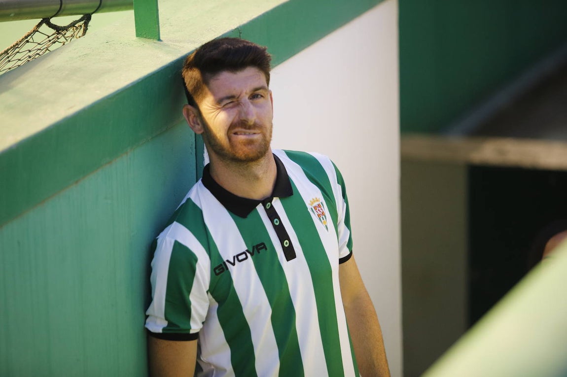 La presentación de las camisetas del Córdoba CF para la temporada 2021-2022, en imágenes