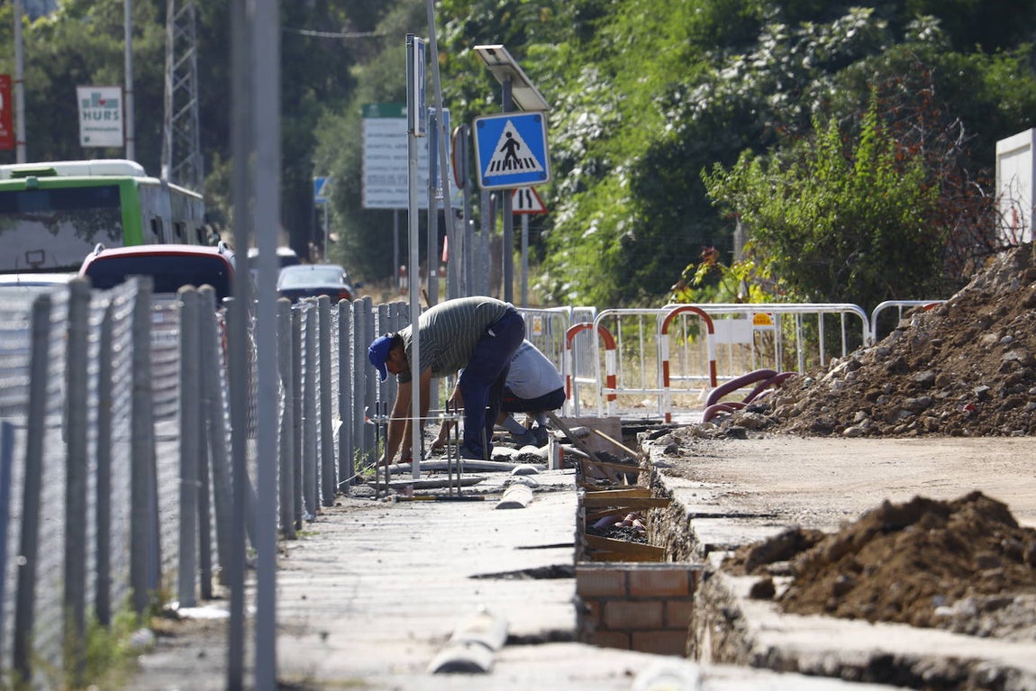 Las obras del aparcamiento del Hospital Reina Sofía de Córdoba, en imágenes