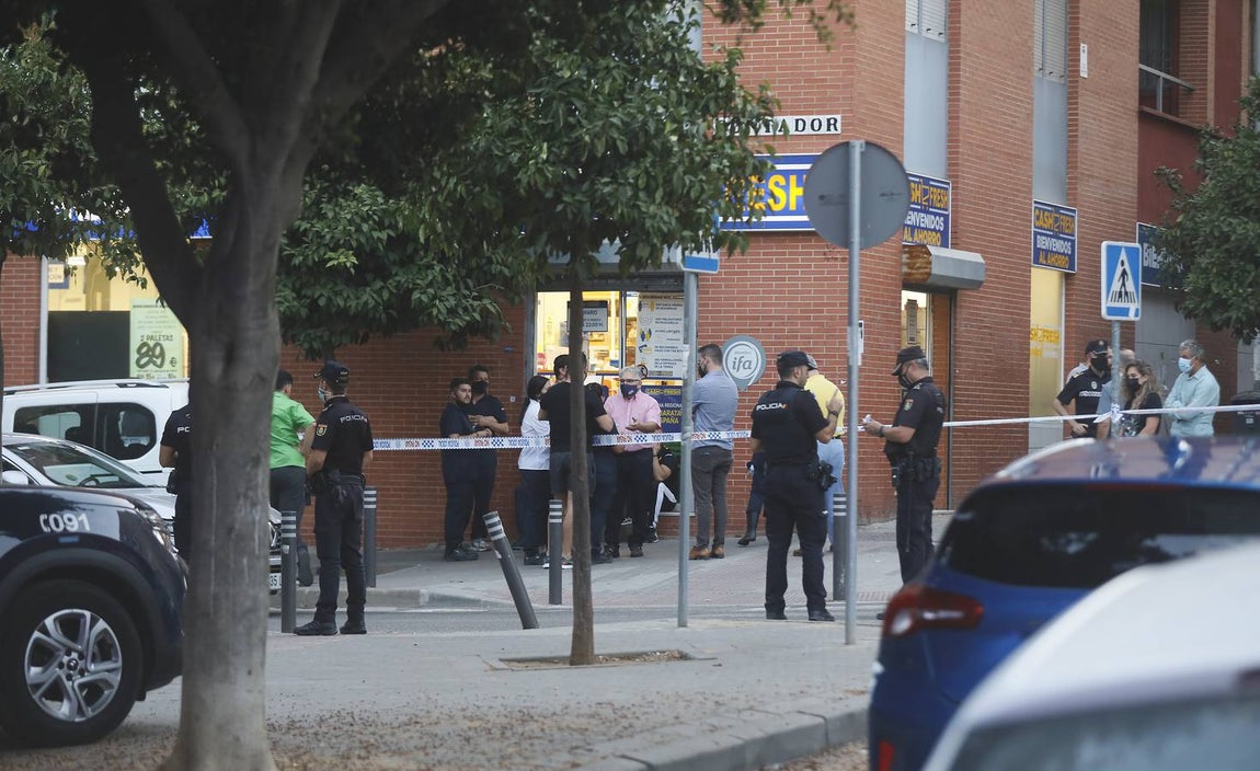 Así abatió la Policía Local de Sevilla a un atracador en un supermercado en Amate