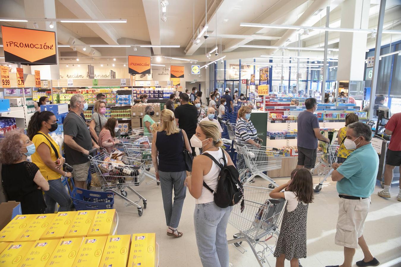 Un nuevo supermercado en la Córdoba nueva: colas en el Lidl de la carretera de Trassierra