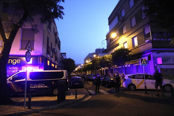 El barrio sevillano de El Cerro, conmocionado por la muerte violenta de un matrimonio vecino