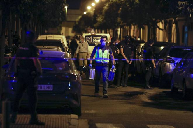 El barrio sevillano de El Cerro, conmocionado por la muerte violenta de un matrimonio vecino