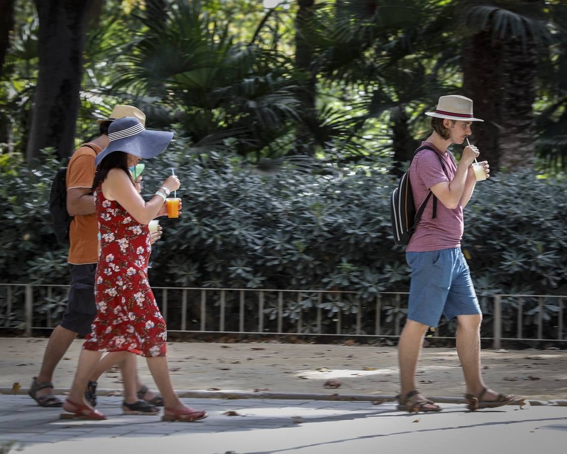 La ola de calor comienza a notarse por las calles de Sevilla