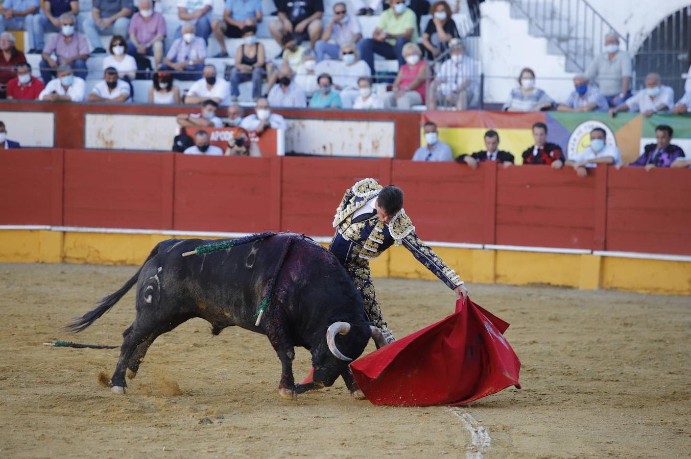 Finito indulta un fuenteymbro y sale a hombros con Daniel Luque en el mano a mano de Cabra