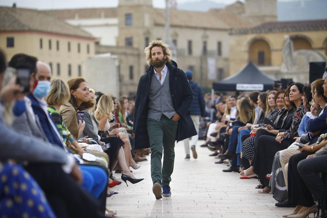 Silbon convierte el Puente Romano de Córdoba en una monumental pasarela a beneficio de Cáritas