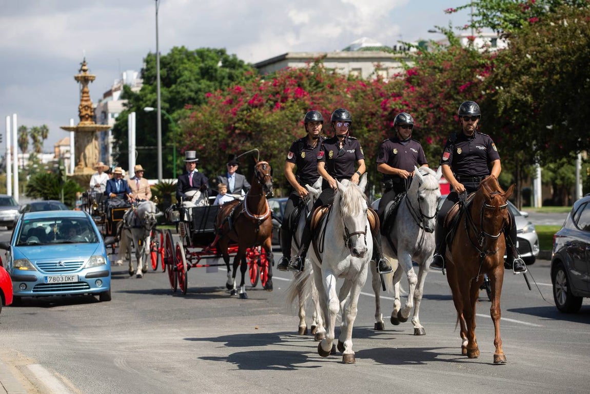 Paseo de carruajes por las calles de Sevilla