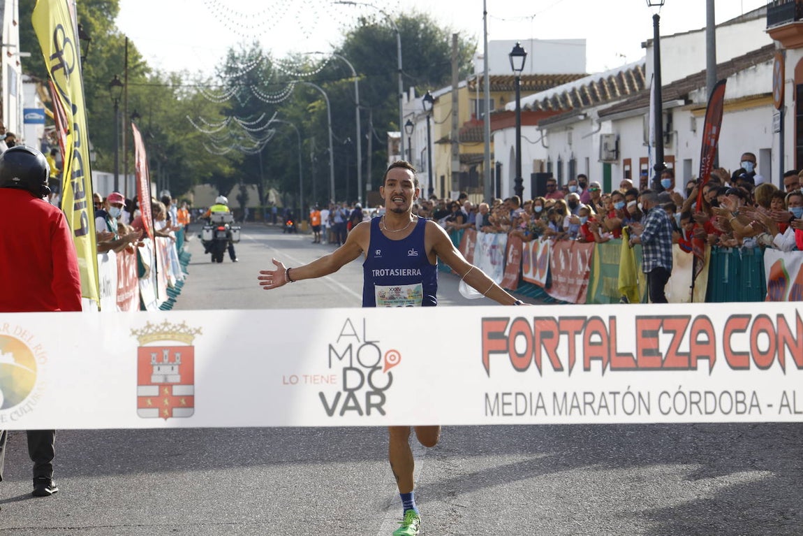 La media maratón Córdoba-Almodóvar, en imágenes