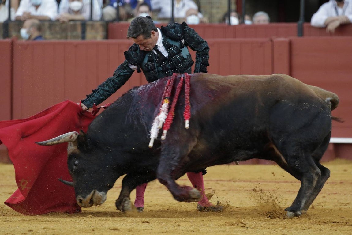 Diego Urdiales,  de verde y azabache en la Maestranza