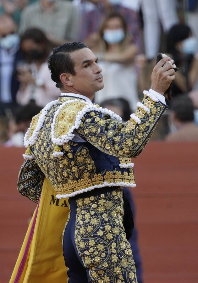 José Mª Manzanares, de azul marino y oro en la Maestrasnza