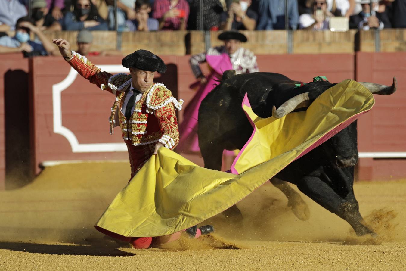 Manuel Escribano, de grana y oro en la Maestranza
