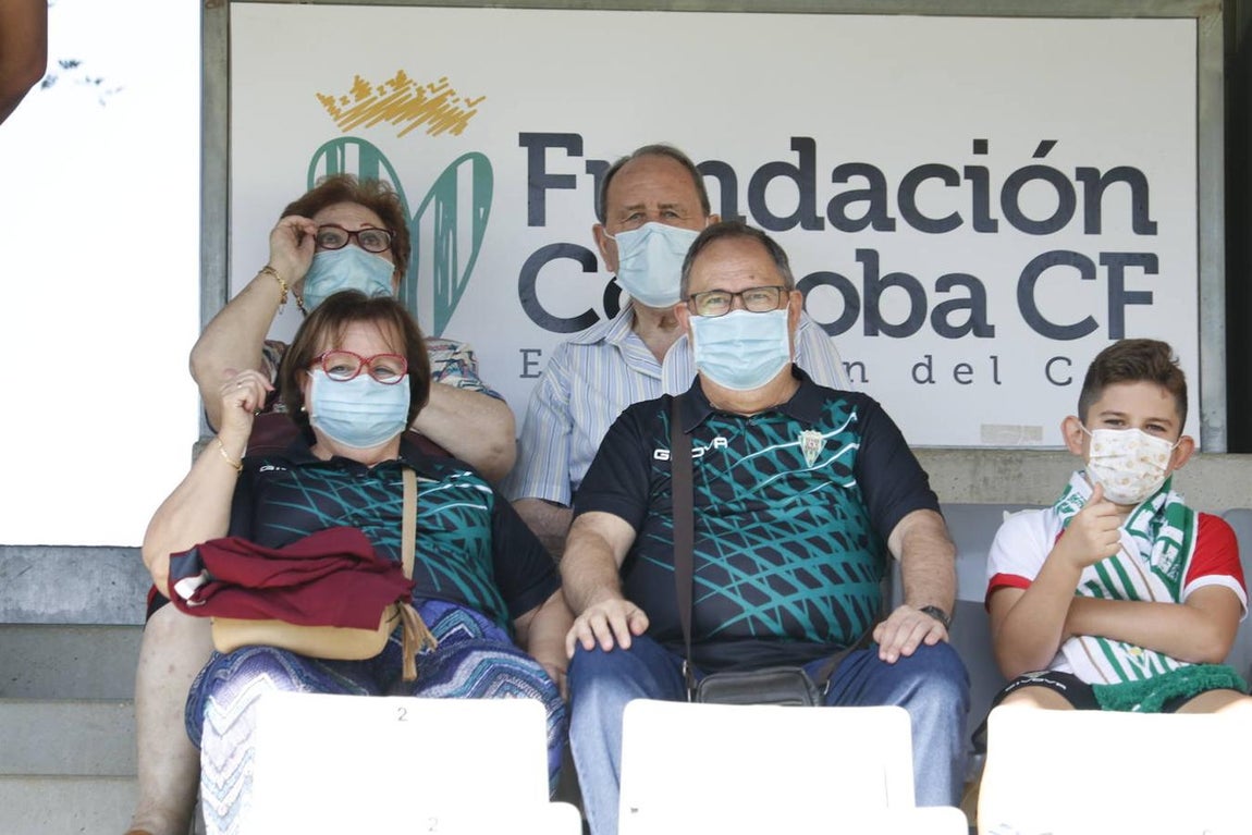 El ambiente en las gradas del Córdoba-San Fernando, en imágenes