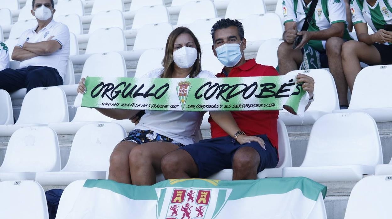 El ambiente en las gradas del Córdoba-San Fernando, en imágenes