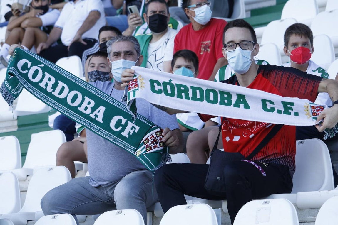 El ambiente en las gradas del Córdoba-San Fernando, en imágenes