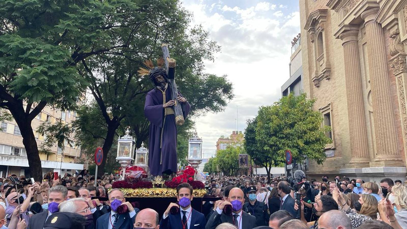 #MisiónGranPoderABC: ¿Nos has mandado tus imágenes de la salida extraordinaria del Gran Poder a Los Pajaritos? Búscala en esta galería