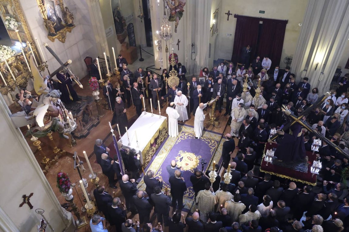 Salida del Gran Poder: El Señor llega a Los Gitanos