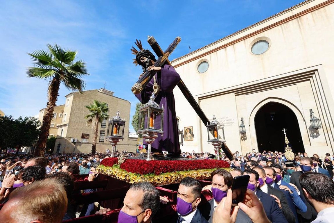 Salida del Gran Poder: El Señor llega a Los Gitanos