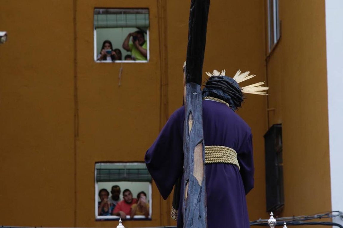 Salida del Gran Poder: Impresionante llegada del Señor a Tres Barrios, la espera termina