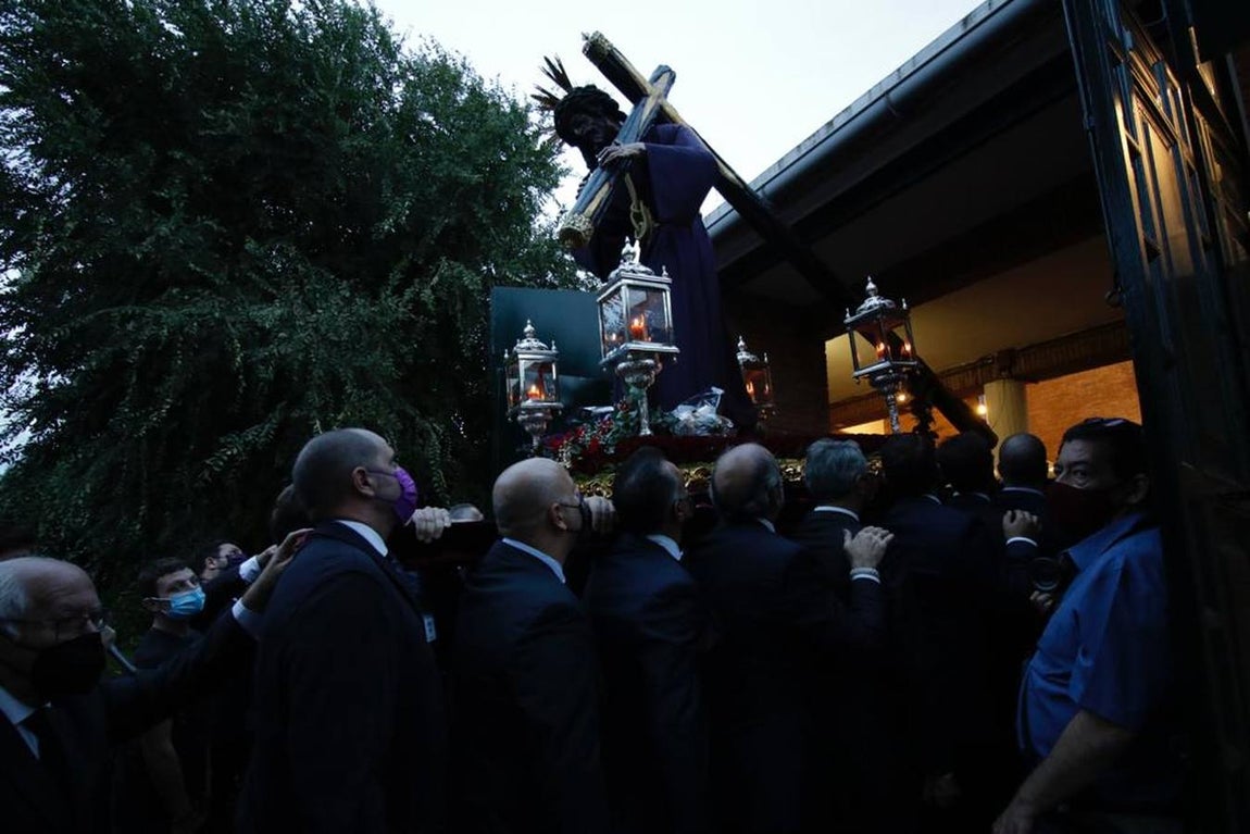 Salida del Gran Poder: Impresionante llegada del Señor a Tres Barrios, la espera termina