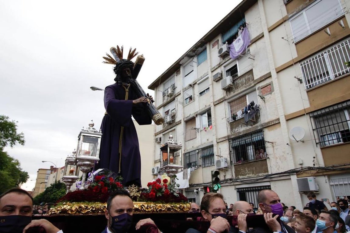 Salida del Gran Poder: Impresionante llegada del Señor a Tres Barrios, la espera termina
