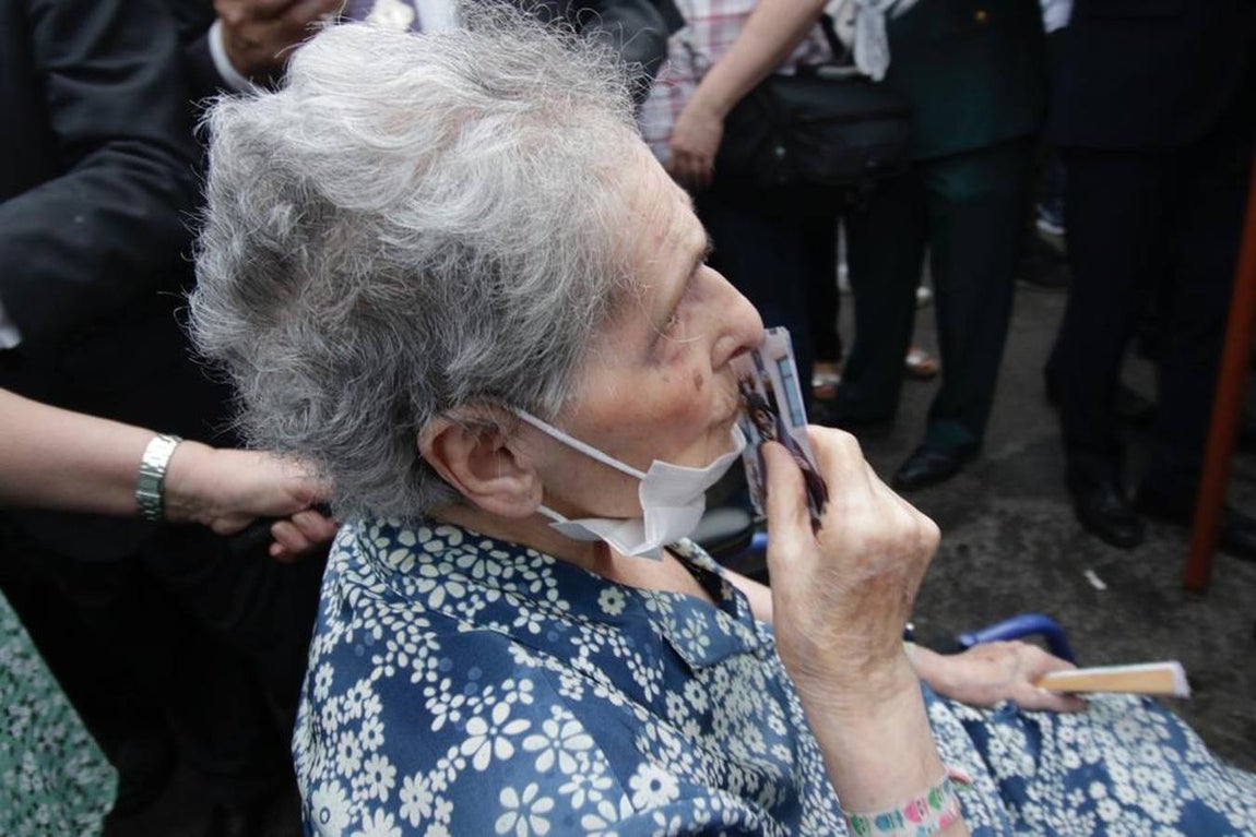 Salida del Gran Poder: Impresionante llegada del Señor a Tres Barrios, la espera termina