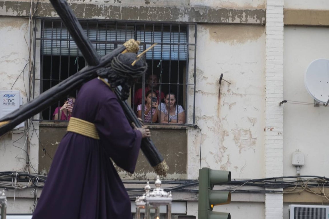 Salida del Gran Poder: Impresionante llegada del Señor a Tres Barrios, la espera termina