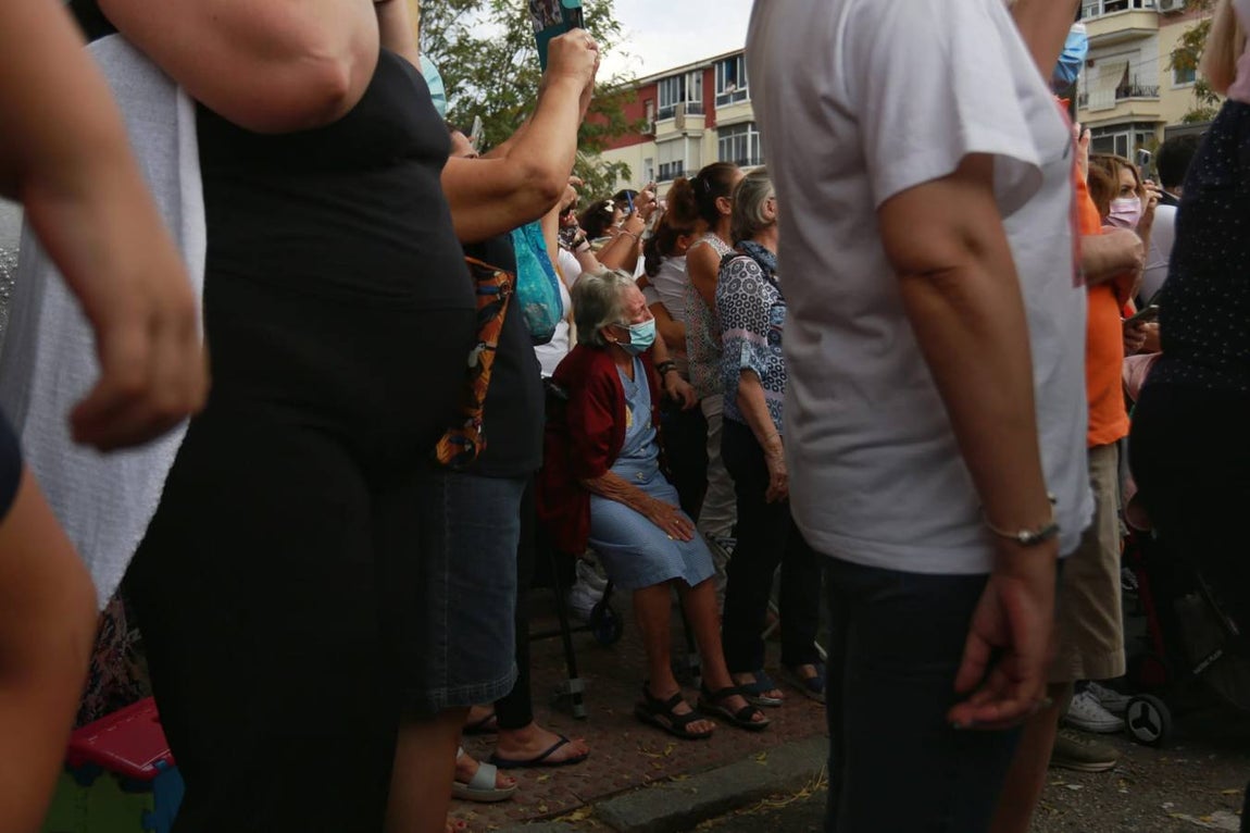 Salida del Gran Poder: Impresionante llegada del Señor a Tres Barrios, la espera termina