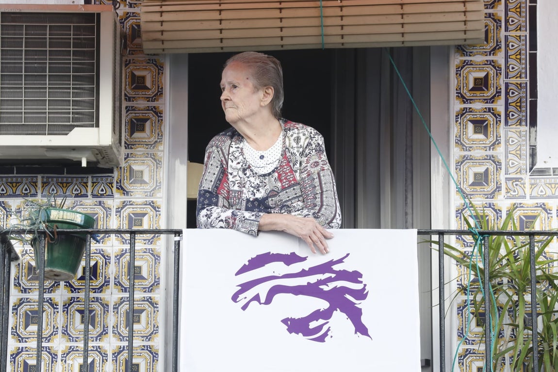 El Señor del Gran Poder recorre las zonas más humildes del barrio de los Pajaritos