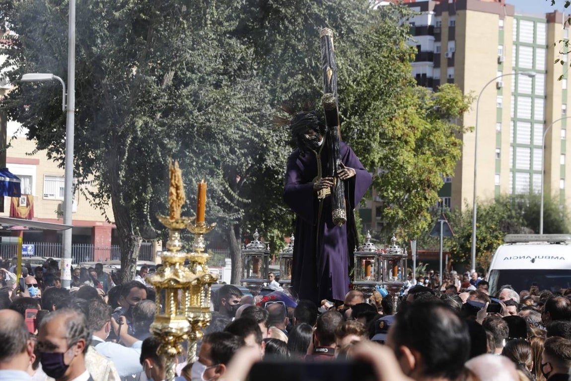 La histórica imagen del Gran Poder frente a la mezquita de Amate