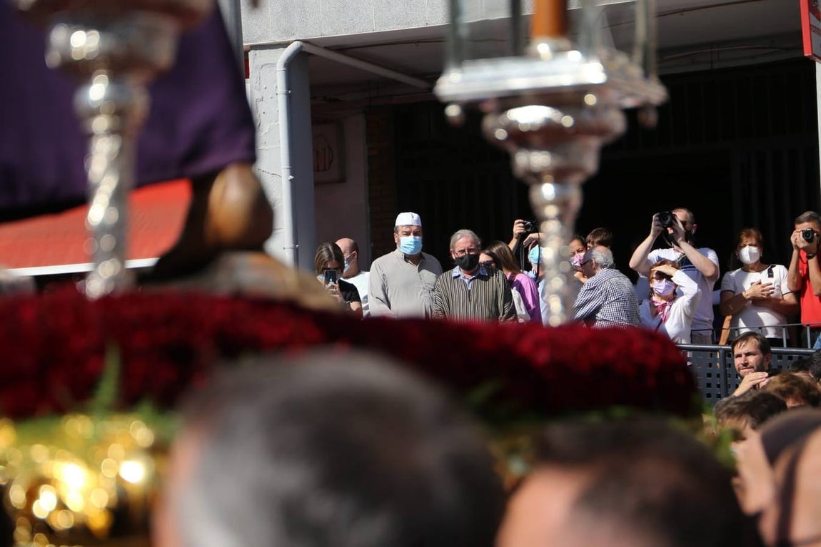 La histórica imagen del Gran Poder frente a la mezquita de Amate