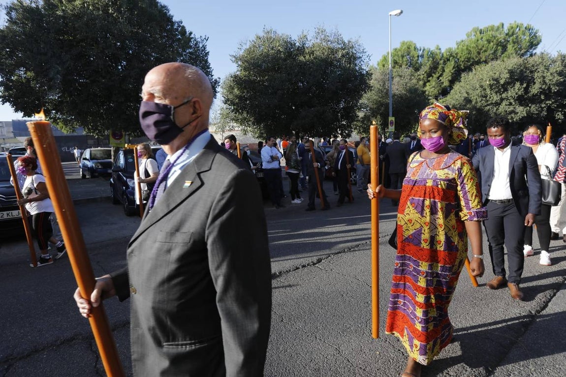 El Señor del Gran Poder saliendo de la parroquia de la Blanca Paloma en los Pajaritos