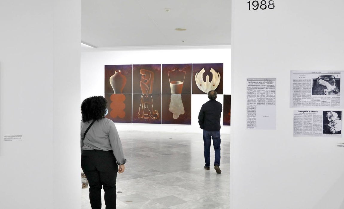 La exposición &#039;La Máquina Española&#039; revisa en el CAAC el impacto de la galería andaluza en el arte español de los 80